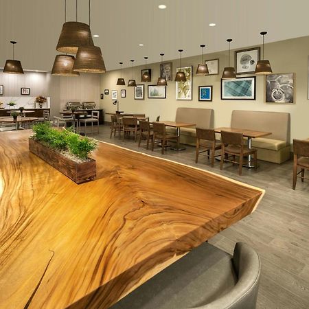 Element Toronto Airport Hotel Mississauga Bagian luar foto